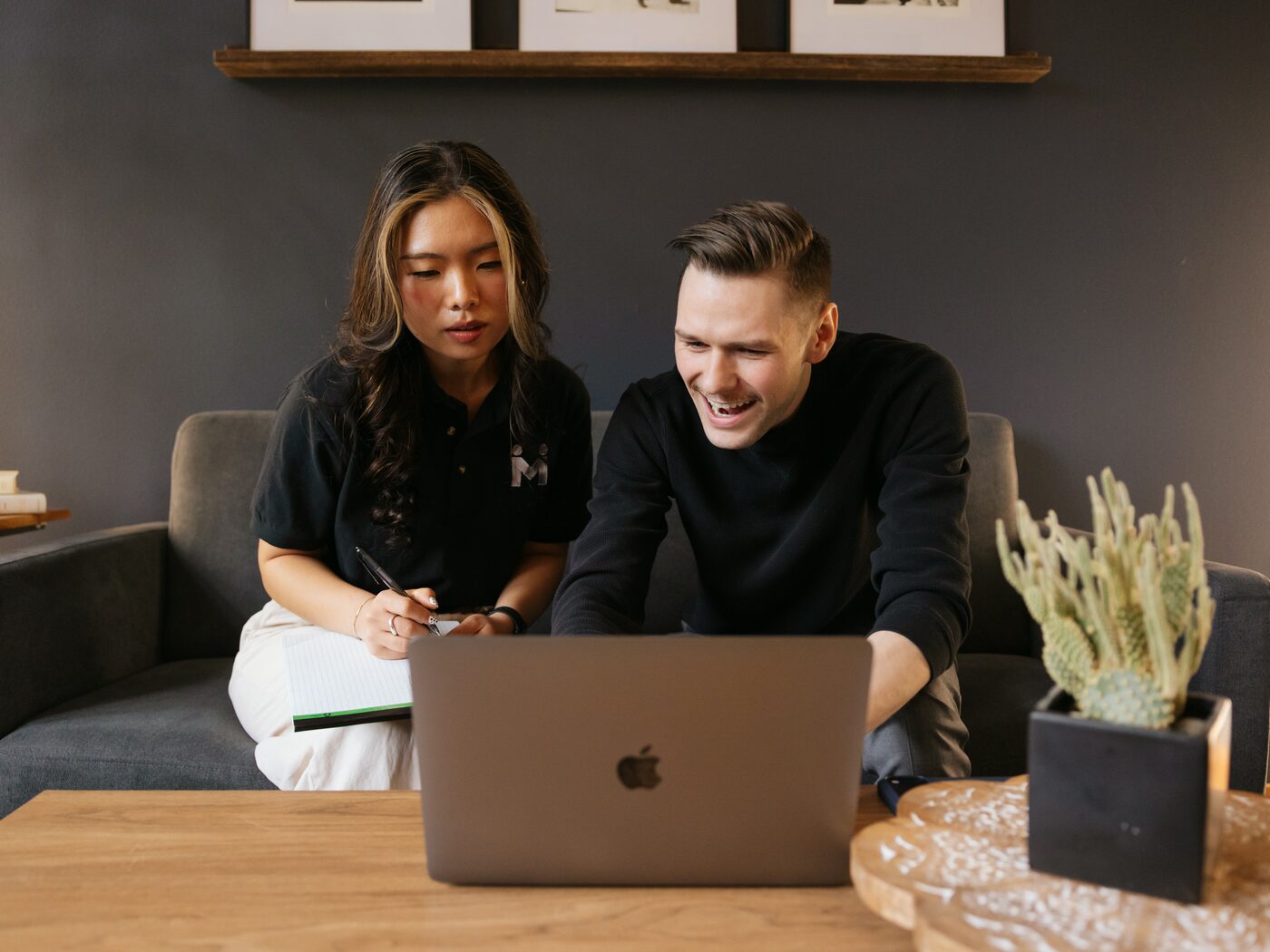 Leo Speaks collaborating with a teammate over a laptop