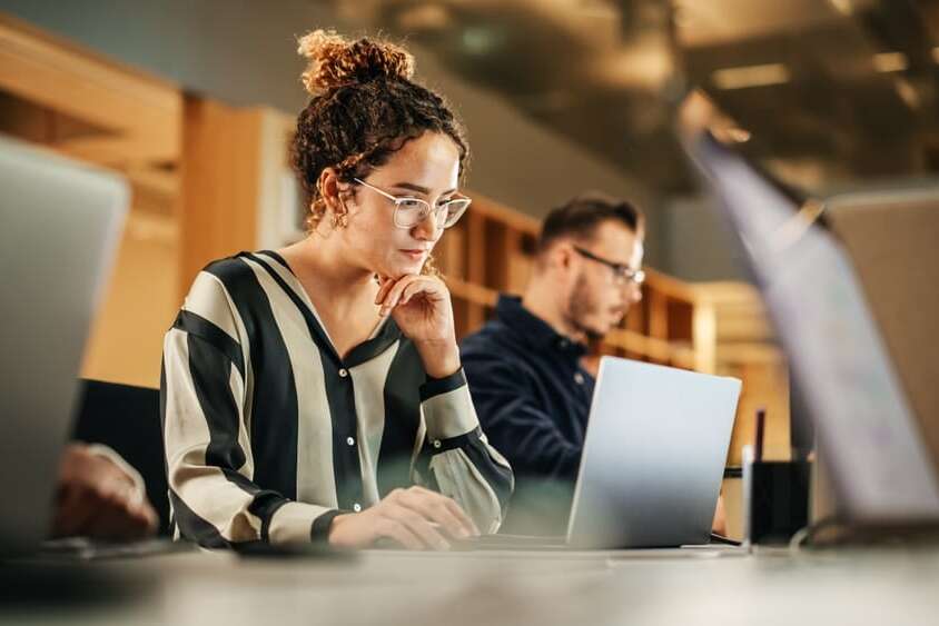 person comparing wordpress and squarespace